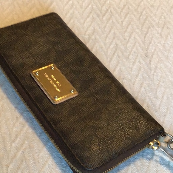 Michael Kors wallets - Picture 5 of 14